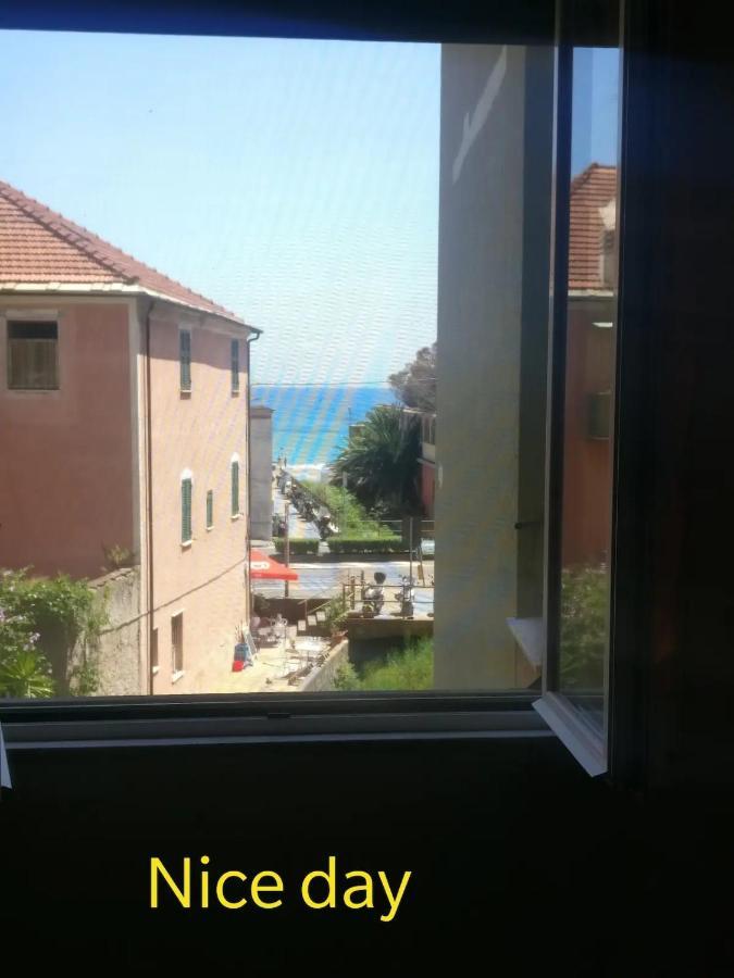 House Of Fly With Sea View, Front The Beach Savona Exterior foto