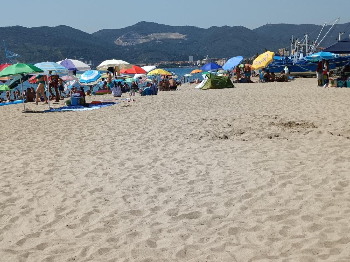 House Of Fly With Sea View, Front The Beach Savona Exterior foto